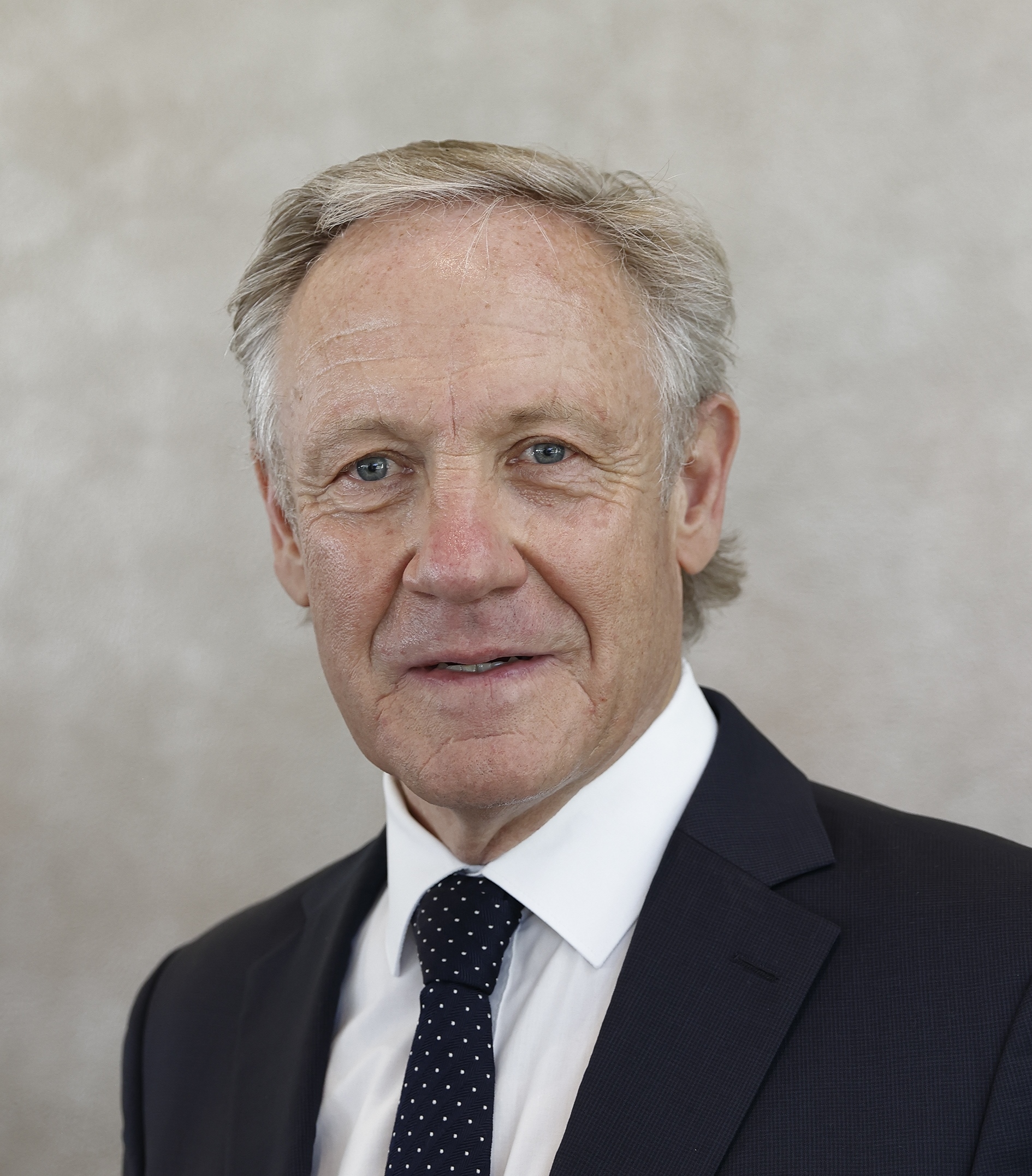 Dieses Bild zeigt Prof. Dr. Michael-Jörg Oesterle